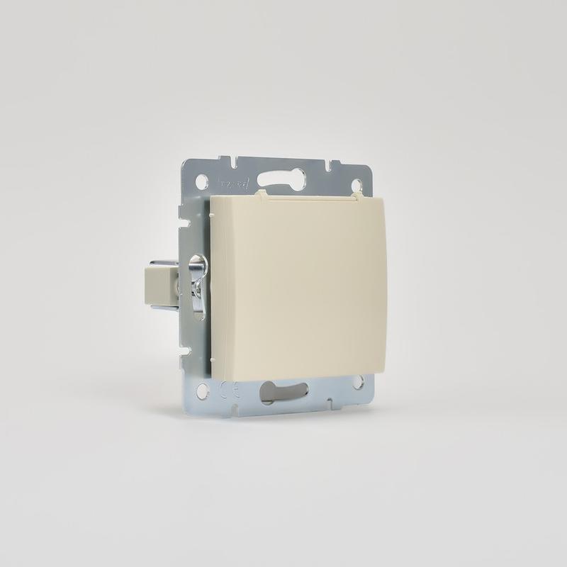 Механизм розетки 1-м СП KARINA с защ. крышкой термопласт с заземл. крем LEZARD 707-0388-123B