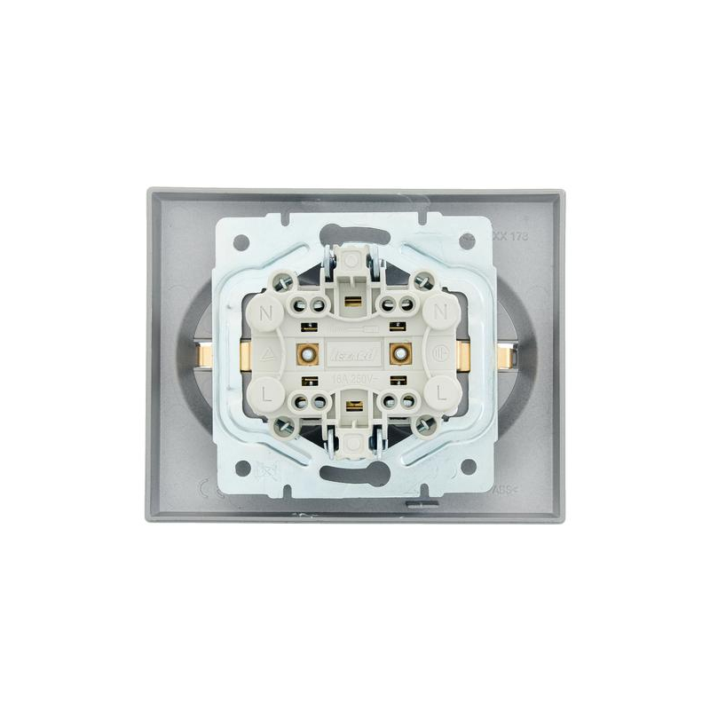 Розетка 2-м СП VESNA с заземл. со шторками ПБТ платина LEZARD 742-3500-178B