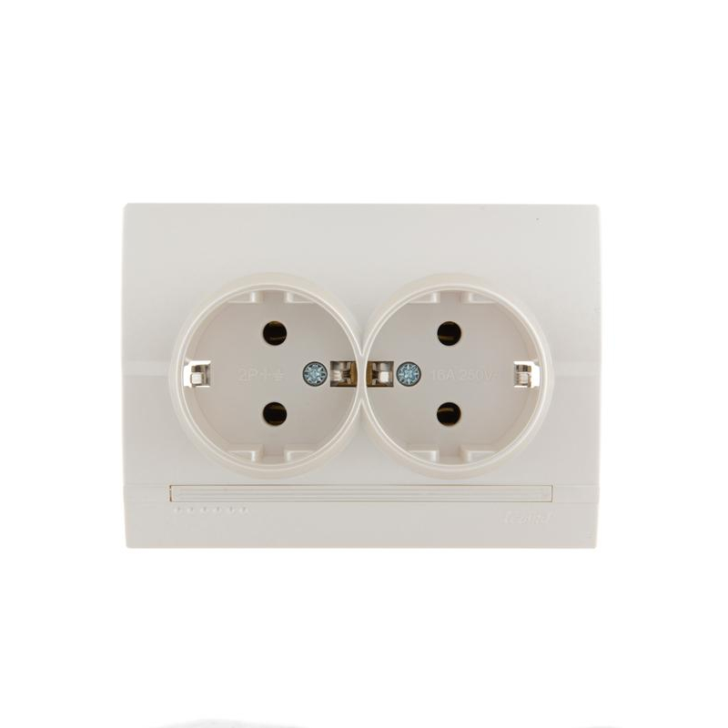 Розетка 2-м СП Дери 16А IP20 с заземл. керамика жемчуж./бел. метал. LEZARD 702-3030-127