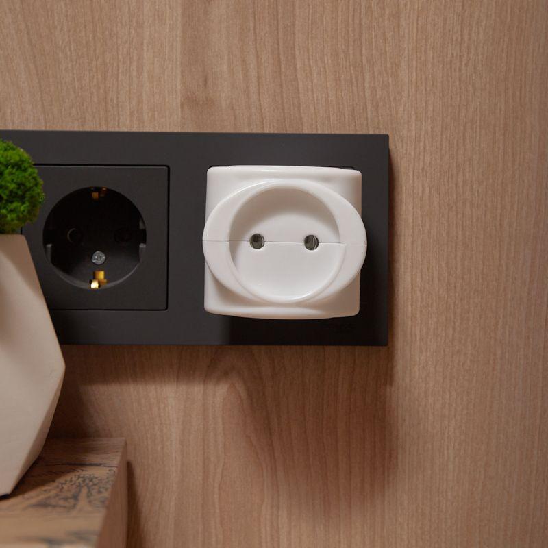 Тройник электрический биметалл 220В 6А бел. REXANT 11-1064