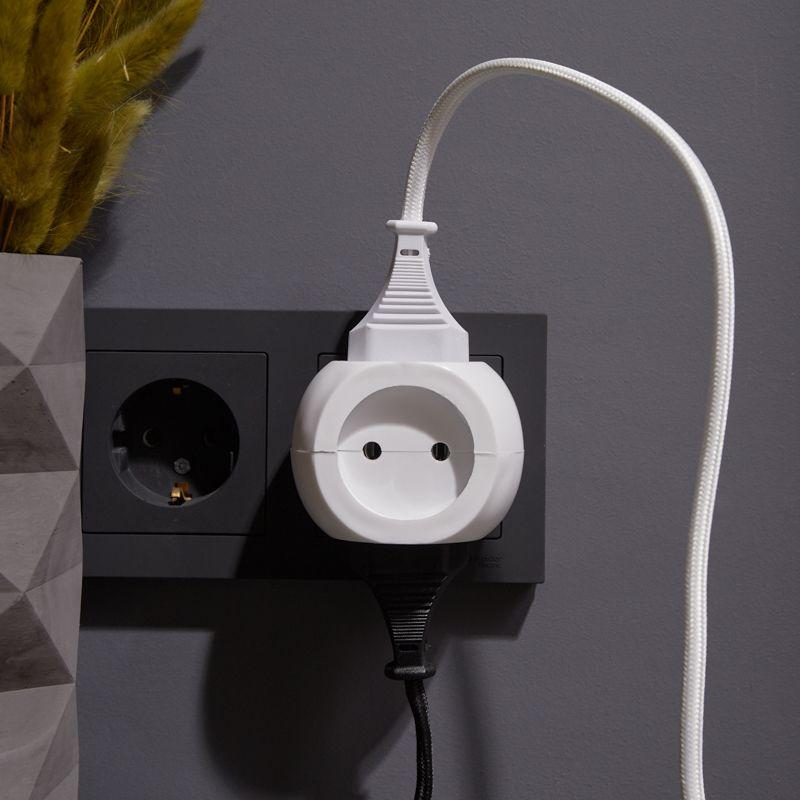 Тройник электрический "Шар" 220В 6А бел. REXANT 11-1063