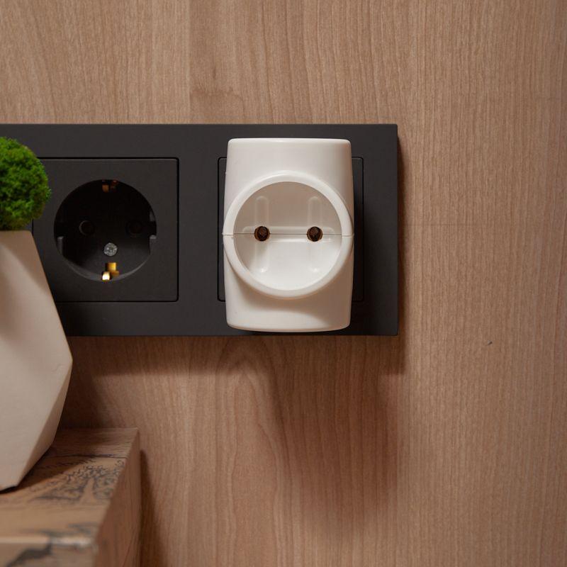 Тройник электрический без заземл. 220В 6A-10A Rexant 11-1081