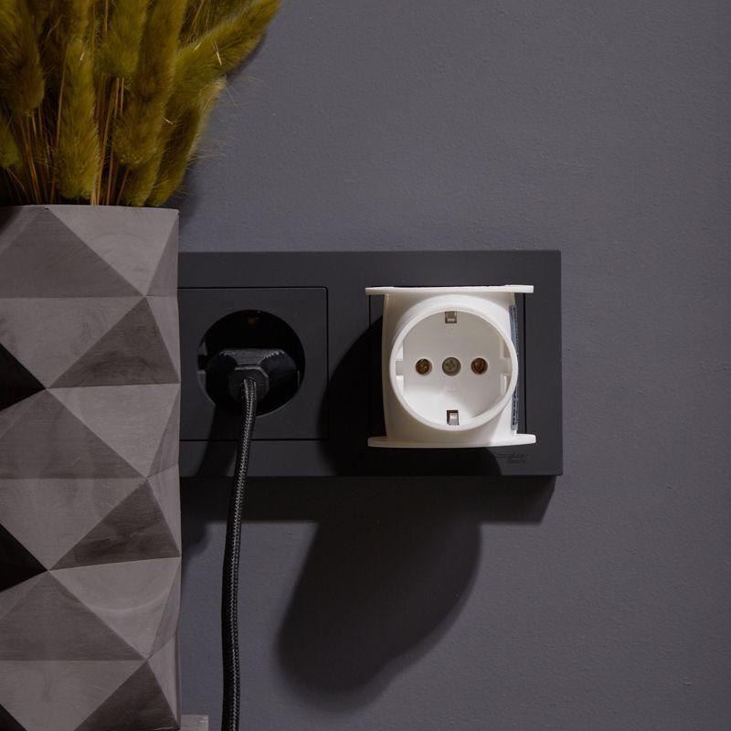 Тройник электрический универсальный 16А одно гнездо с заземл. бел. Rexant 11-1080