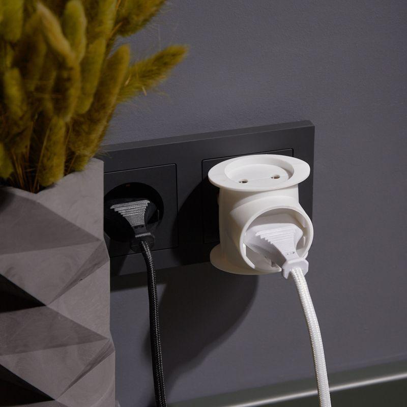 Тройник электрический универсальный 16А одно гнездо с заземл. бел. Rexant 11-1080