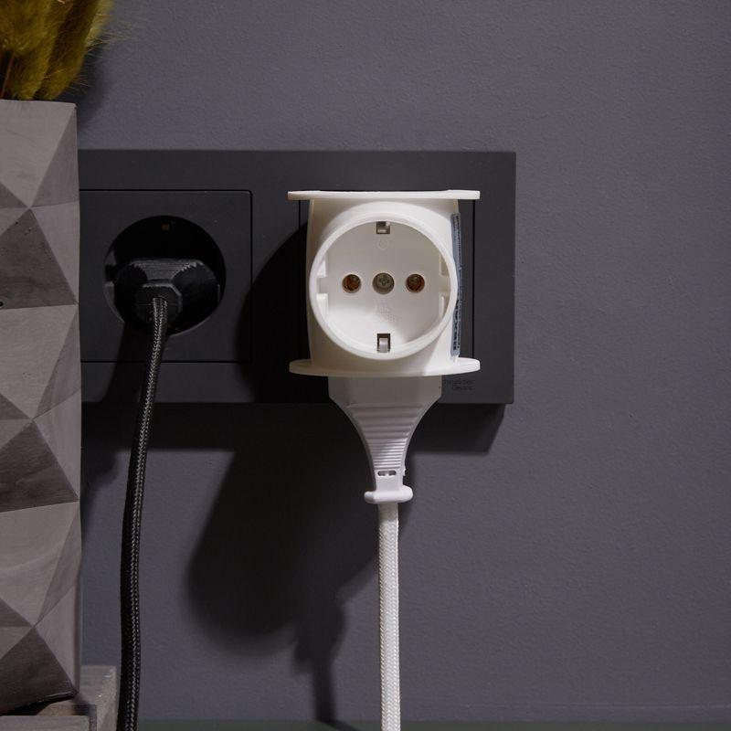 Тройник электрический универсальный 16А одно гнездо с заземл. бел. Rexant 11-1080