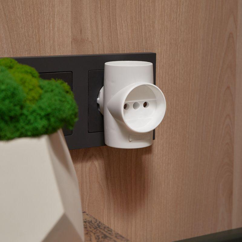 Тройник электрический 16А без заземл. бел. Rexant 11-1077