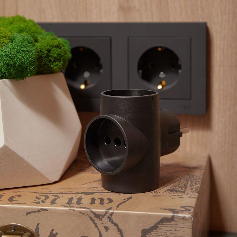 Тройник электрический 6-10А без заземл. черн. Rexant 11-1076