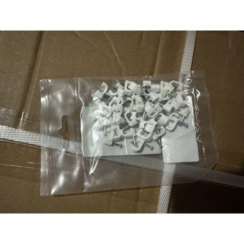 Volsten V02-6W-2-08-050 (Скоба пластиковая плоская 8 мм (50шт.))