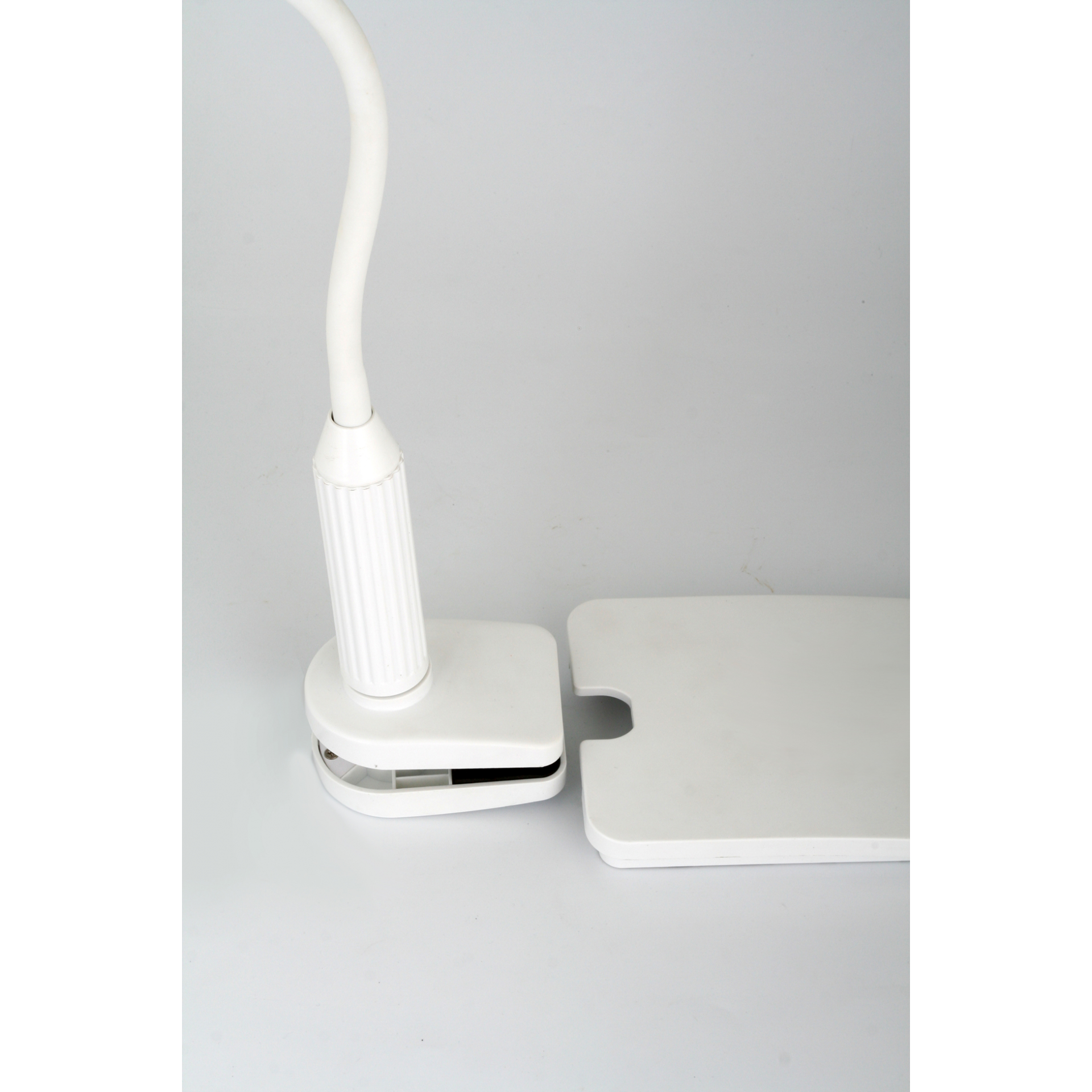 Camelion KD-814 C01 белый LED(Св-к наст.,основ-е+струб,7 Вт,230В, сенс,4 ур.ярк,450 лм,4000К)