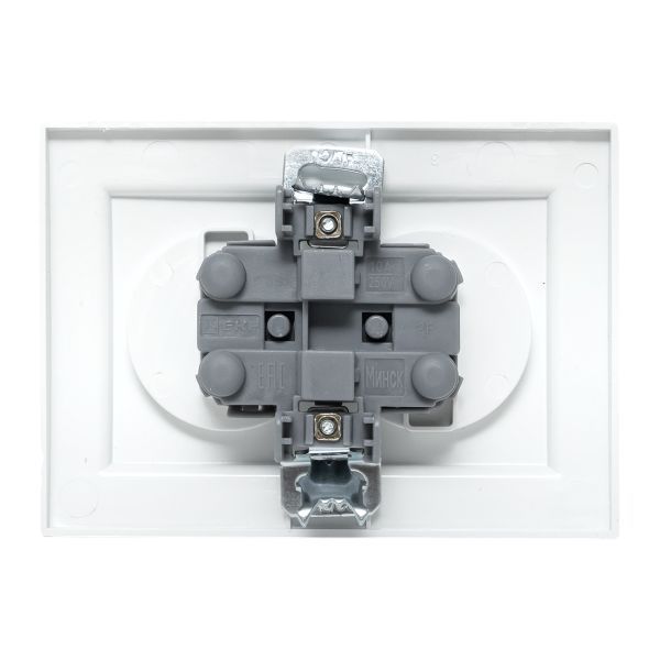Розетка 2-м СП Минск 10А IP20 без заземл. защ. шторки бел. Basic EKF ERR10-102-100
