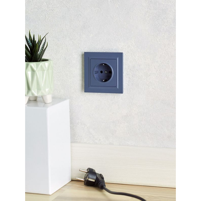 BRITE Розетка 1-местная с заземлением с защитными шторками 16А РС14-1-0-БрМ маренго IEK