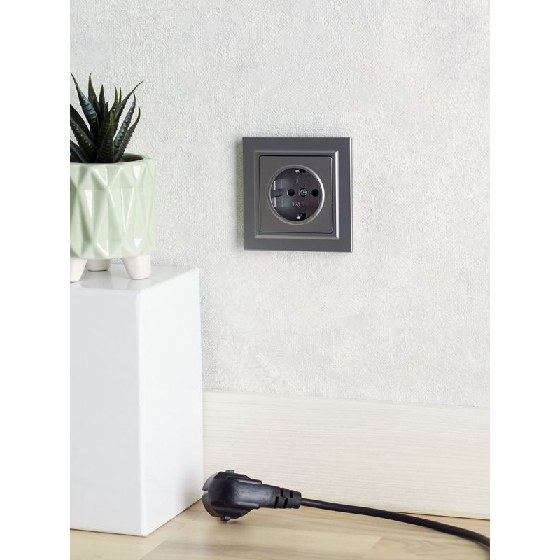 BRITE Розетка 1-местная с заземлением с защитными шторками 16А РС14-1-0-БрС сталь IEK