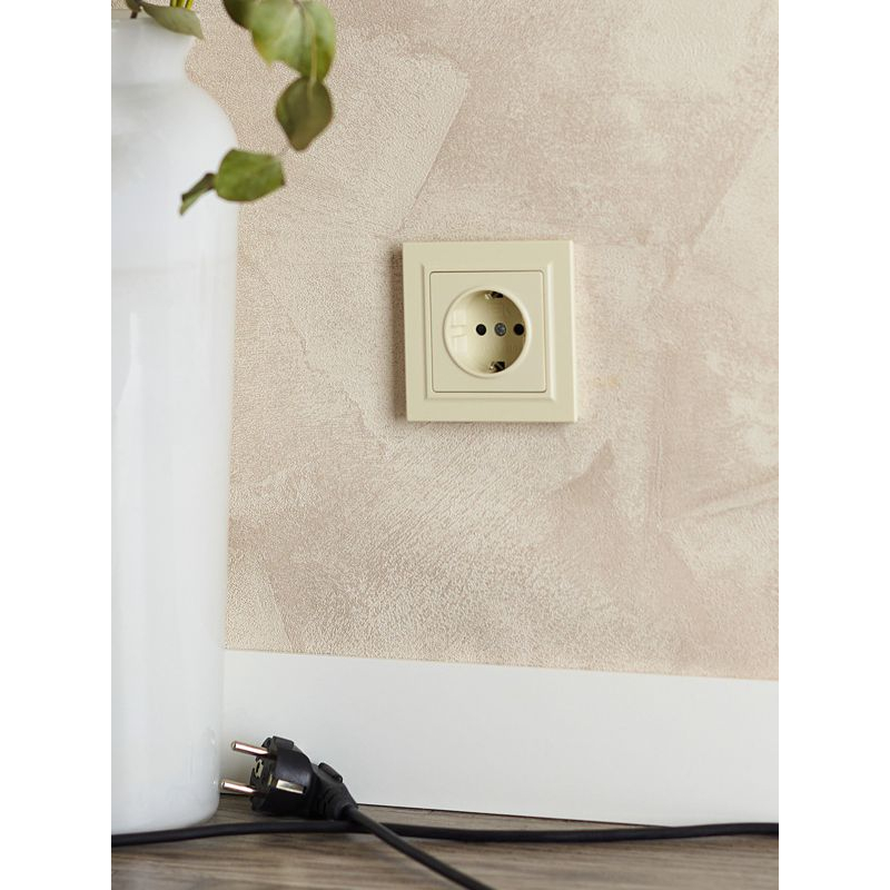 BRITE Розетка 1-местная с заземлением с защитными шторками 16А РС14-1-0-БрКр бежевый IEK