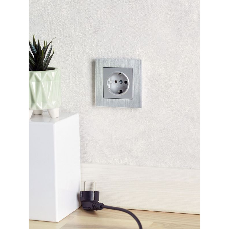 BRITE Розетка 1-местная с заземлением без защитных шторок 16А РС11-1-0-БрА алюминий IEK