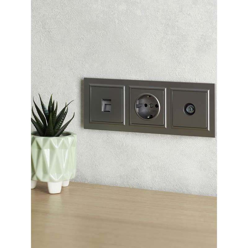 BRITE Рамка 3-местная РУ-3-БрС сталь IEK