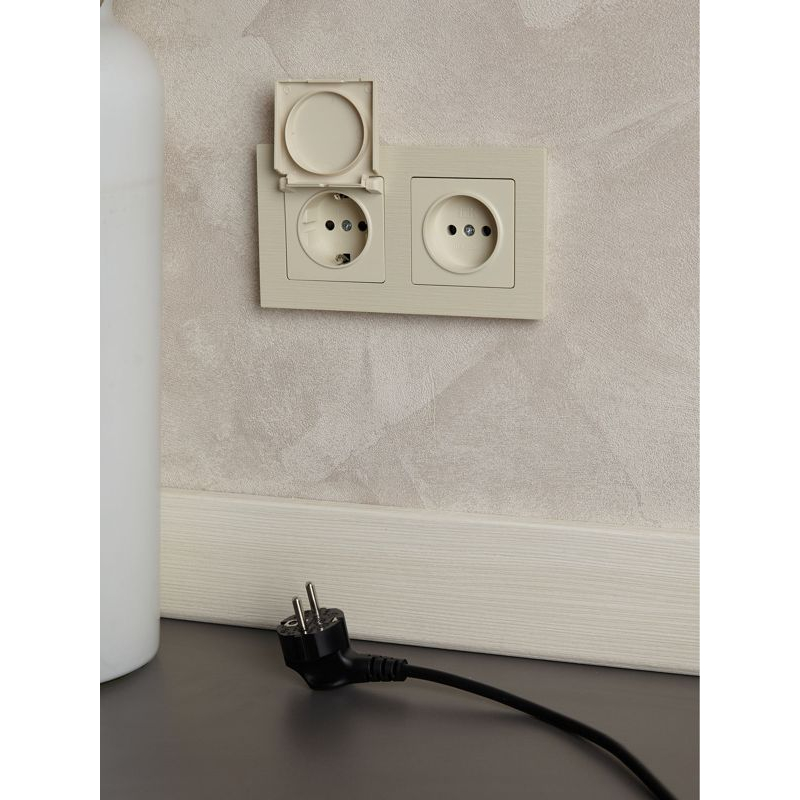 BRITE Розетка 1-местная без заземления без защитных шторок 10А РС10-1-0-БрКр бежевый IEK