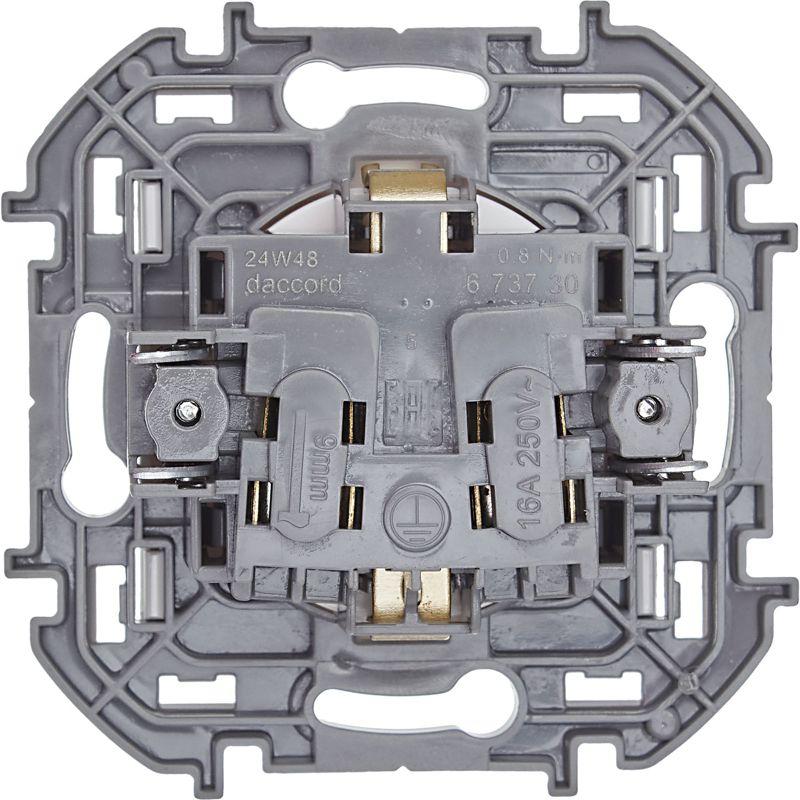 Механизм розетки 1-м СП Inspiria 16А IP20 250В 2P+E защ. шторки немецк. стандарт бел. Leg 673730