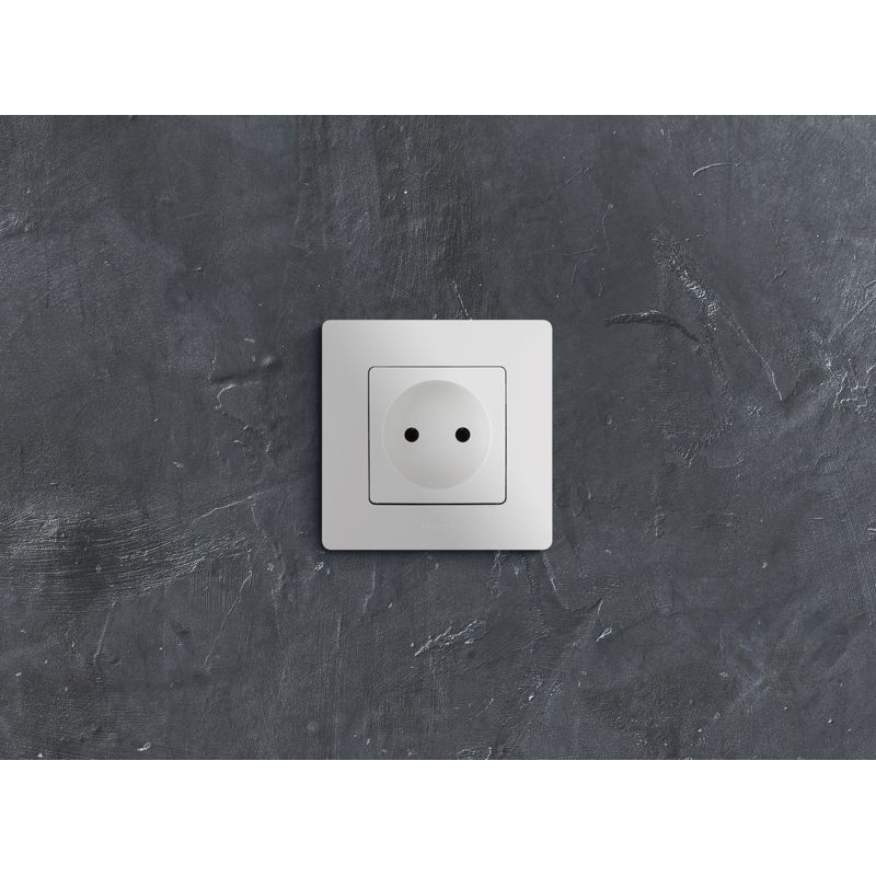 Механизм розетки 1-м СП Etika 16А IP20 250В 2P без заземл. немецк. стандарт винт. клеммы бел. Leg 672220