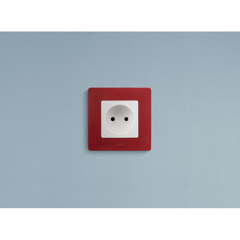 Механизм розетки 1-м СП Etika 16А IP20 250В 2P без заземл. немецк. стандарт винт. клеммы бел. Leg 672220