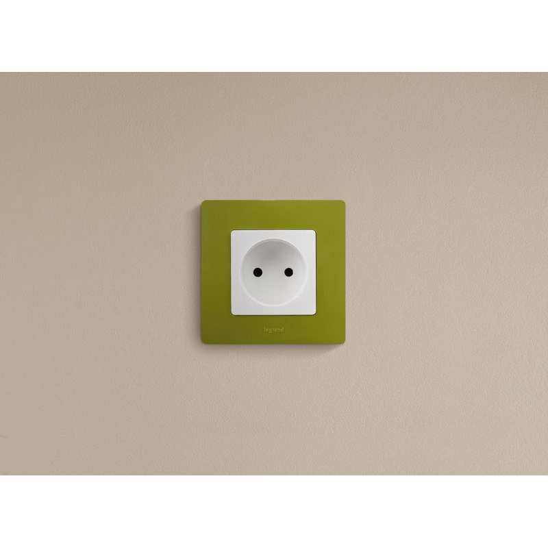 Механизм розетки 1-м СП Etika 16А IP20 250В 2P без заземл. немецк. стандарт винт. клеммы бел. Leg 672220